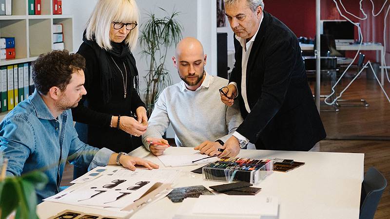 Research of Materials and  Colors Development